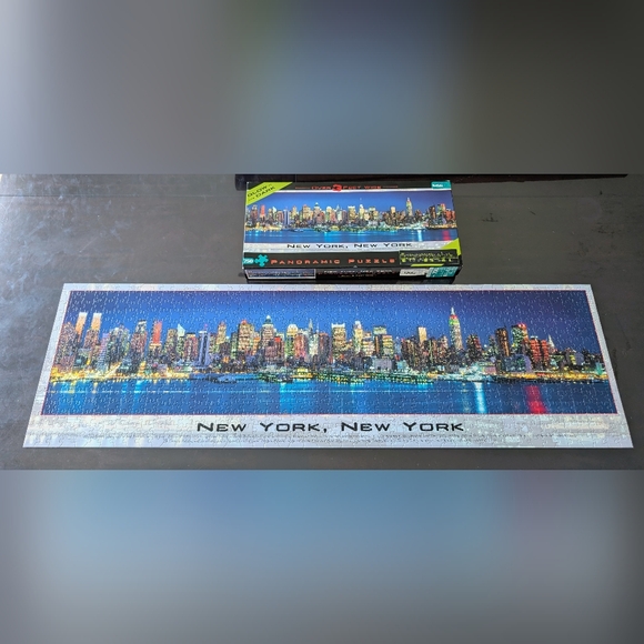 New York Puzzle Panoramic Glow In The Dark 3 Feet Wide Buffalo Games NYC Skyline - Picture 1 of 6